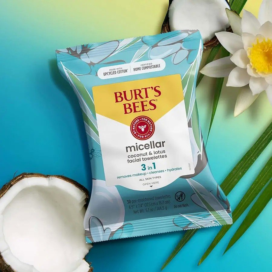 Burt&#39;s Bees Micellar 3-in-1 Facial Towelettes with Coconut &amp; Lotus 10 count 10 Towelette